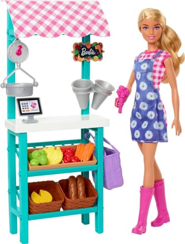 Barbie HCN22 - Spaß auf dem Bauernhof Bauernmarkt Spielset mit Puppe (Blonde Haare), Markt-Stand mit Obst, Gemüse und Kasse, Spielzeug für Kinder ab 3 Jahren