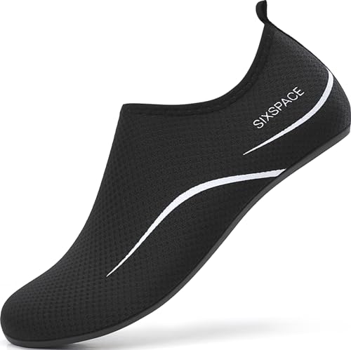 Sixspace Herren Damen Badeschuhe Wasserschuhe Aquaschuhe Strandschuhe Schnell Trocknend Slip on Breathable Schwimmschuhe Surfschuhe für Beach Pool Surfen Yoga Schwarz(Lieferantengröße 43 EU)