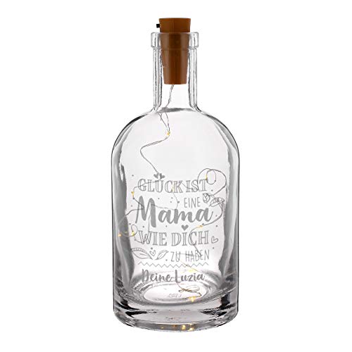 Herz & Heim® dekoratives Muttertagsgeschenk - Flasche mit Gravur inkl. LED Flaschenlicht - Glück ist eine Mama wie Dich zu haben