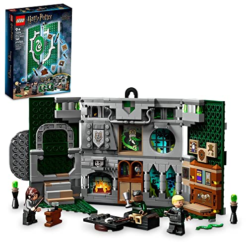 LEGO 76410 Harry Potter Hausbanner Slytherin Set, Hogwarts-Wappen und Gemeinschaftsraum-Spielzeug, 2in1-Reisespielzeug und Wand-Deko, Sammel-Set mit Draco Malfoy-Minifigur, 9-99 Jahren