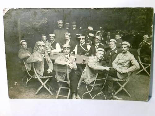 Studentika. Unbekannter Studentengruppe am Biertisch. Alte Ansichtskarte / Postkarte s/w, ungel. um 1910 ?. Aufdruck : H. Oeser - Weinheim a. d. B.