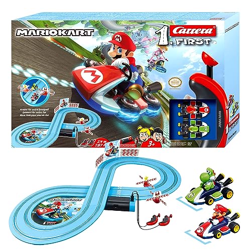 Carrera First Mario Kart Rennbahn-Set | Mario vs. Yoshi | 2 Fahrzeuge inklusive | Kreisel für extra Spielspaß | 2,4m Bahnlänge | Für Kinder ab 3 Jahren | Batteriebetrieben