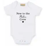 AWASG Body Baby mit Name Spruch | New to the Crew | Personalisiertes Geschenk Strampler Geburt Neugeborene Kurzarm 0-3 Monate (weiß)