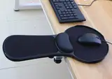 XICHEN Premium Computer-Handgelenkstütze/Armablage, verstellbar, zur Befestigung an Armlehne oder Schreibtisch, ergonomische Form, mit Mausmatte Schwarz