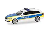 herpa 097765 Modellauto BMW 5er Touring Polizei Niedersachsen, Miniatur im Maßstab 1:87, Sammlerstück, Made in Germany, Modell aus Kunststoff, weiß, blau, gelb