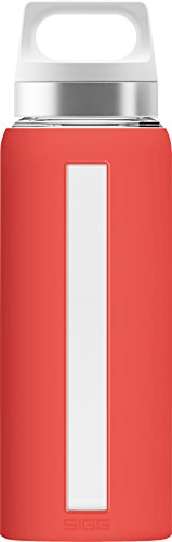 SIGG Dream Scarlet Trinkflasche (0.65 L), schadstofffreie und hitzebeständige Trinkflasche, auslaufsichere Trinkflasche aus Glas mit Silikonhülle