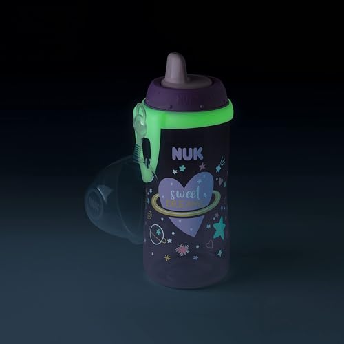 NUK Kiddy Cup Night Trinklernflasche | Schnabeltasse mit Leuchteffekt | 12+ Monate | Auslaufsicher mit harter Trinktülle | Clip und Schutzkappe | BPA-frei | 300 ml | Herzen (lila), 10255677