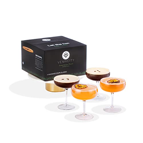 Vemacity Elegante Coupe Cocktailgläser Set Von 4 | Handgefertigte Bar Kristallgläser mit Rezept E-Book| Champagner & Cocktail Gläser| Perfekt glas für Espresso Martini | Coktailgläser