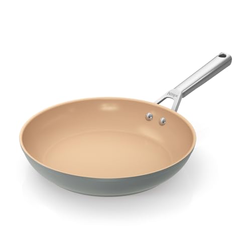 Ninja Keramik-Sauteuse mit längerer Lebensdauer (28 cm), Antihaftbeschichtung (ohne PFA, PFOA, Blei & Cadmium), Induktionsgeeignet, Edelstahlgriff, Ofenfest bis 285°C, Grau & Terracotta, CW90028DEDB