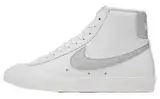 Nike Blazer Mid '77 Essential Woman, Retro-Basketballschuhe für Damen, DQ7574-100, Weiß Silber, 38 EU