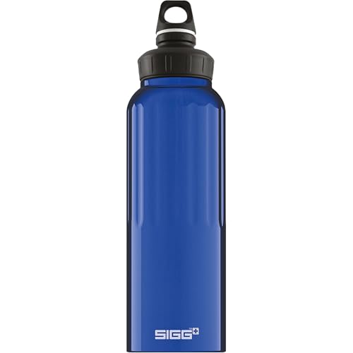 SIGG - Alu Sport Trinkflasche - WMB Traveller Blau - Klimaneutral Zertifiziert - Für Kohlensäurehaltige Getränke Geeignet - Auslaufsicher - Federleicht - BPA-frei - Blau - 1,5L