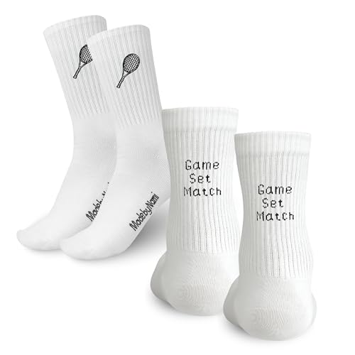 Made by Nami 2 Paar Tennissocken mit Motiven aus Baumwolle 38-44 Lustige Socken Weiß mit Stickerei und Spruch Tennisschläge Game Set Match