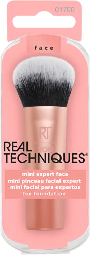 Real Techniques Mini Expert Face Brush