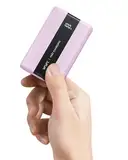 VRURC Mini Power Bank 20000mAh USB C Powerbank Klein 22.5W Schnelles Aufladen mit 4 Ausgänge 3 Eingänge Reiseutensilien Tragbares Ladegerät LED Display kompatibel mit iPhone Samsung Android (Lila)