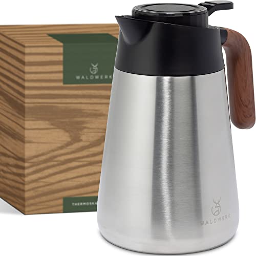 WALDWERK Thermoskanne (1,5L) - Kaffeekanne aus doppelwandigem 304 Edelstahl - Isolierkanne mit tropffreiem Ausguss - Kaffeekanne Thermo