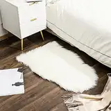 JXLOULAN Faux Lammfell Schaffell Teppich Weiß 40x60 cm, Longhair Flauschiger Teppiche Wohnzimmer Deko Weicher Fell Carpet für Stühle Sofa Schlafzimmer Kinderzimmer