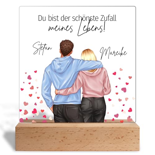 True Statements Personalisiertes Geschenk: Acrylglas „Pärchen“ – personalisiert mit Namen, Kleidung & Frisuren - Liebesgeschenk für sie & ihn- 15x18 cm, inkl. Holzständer (Herzen)