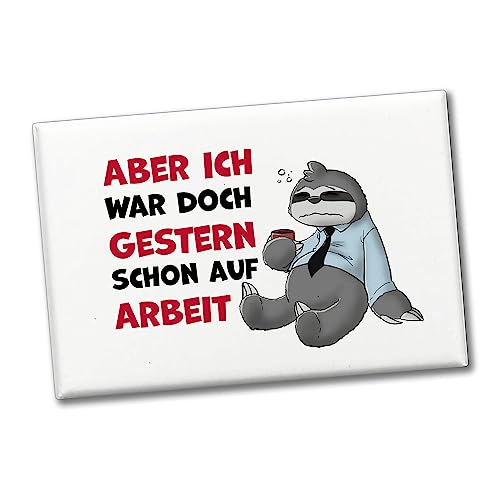 Aber ich war doch gestern Schon auf Arbeit Souvenir Magnet mit Faultier als lustige Dekoration für den Kühlschrank im Pausenraum, Büro oder Kantine um Deine Kollegen zum Lachen zu