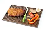B4K® Steakbrett aus Eichenholz – Servierbrett für Steak & Grillfleisch – Massives Schneidebrett mit Saftrille – Hochwertiges Grillbrett für BBQ, Fleisch & mehr