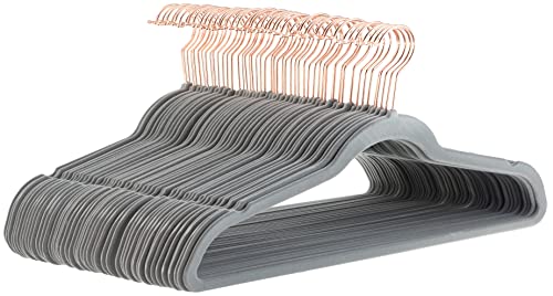 Amazon Basics Kleiderbügel für Anzüge, Samt, schmal, rutschfest, 50 stück, Grau/Gold