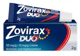 Zovirax Duo Creme mit der Zweifach-Wirkformel bei Lippenherpes: Stoppt die Virenvermehrung und kann die Bläschenbildung verhindern. Wirkstoffe: 5 % Aciclovir und 1 % Hydrocortison. 2 g Packung