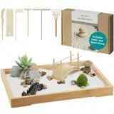 Navaris Mini Zen Garten Kit - Miniatur Sand Garten mit Zubehör - Deko Zengartenset inkl. u.a. Steine Rechen Pagode Brücke - eckiges Tablett - Sand in Weiß