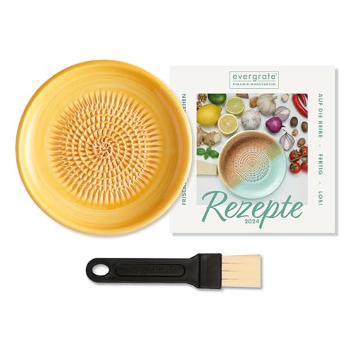 evergrate Keramikreibe im Motiv Sonnengelb mit Küchenpinsel und Rezeptheft
