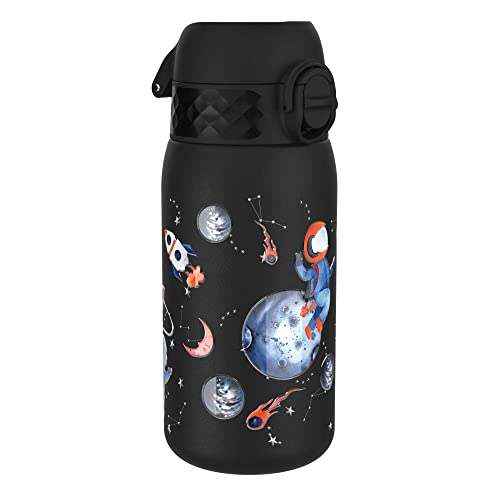 Ion8 Kinder Trinkflasche, Edelstahl 400ml, Auslaufsicher, Einhandöffnung, Sichere Verriegelung, Spülmaschinenfest, Klappdeckel, Tragegriff, Leicht zu Reinigen, Langlebig & Kratzfest, Astronaut Design