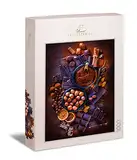 Ulmer Puzzleschmiede - Puzzle „Chocolaterie“ - klassisches 1000 Teile Puzzle – weihnachtliche Kakao- & Schokoladen-Inszenierung in edlen dunklen Farben - Moderne Speise-Fotografie mit feinen Konturen