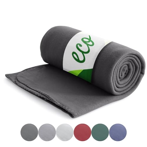 wometo Eco Fleecedecke aus 100% recyceltem Material + OekoTex und GRS Zertifiziert 130x160 cm ca. 400 g - dunkelgrau mit Anti-Pilling und Kettelrand