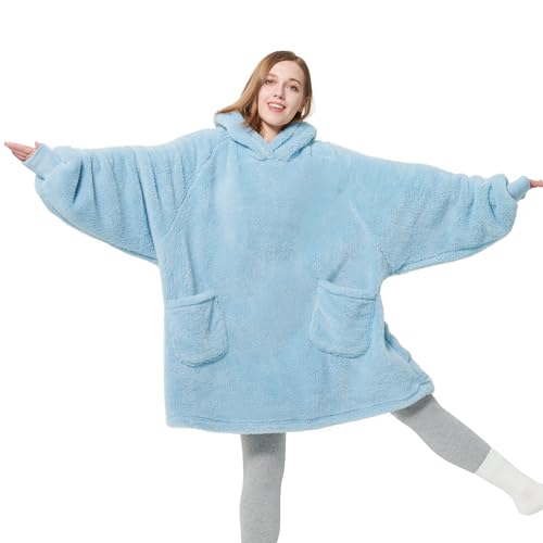 BEDSURE Hoodie Decke mit Ärmeln Kuschelpullover - Tragbare Decke zum Anziehen Erwachsene Hellblau, Warm Kuscheldecke mit Ärmeln 95x85 cm weich Ärmeldecke als Geschenke für Frauen Freundin Mütter