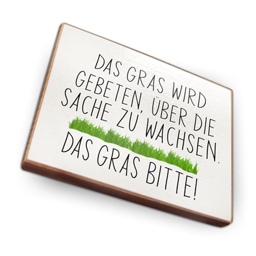 Kühlschrankmagnet mit Spruch - D - Handmade aus Buchenholz - Magnet für Kühlschrank Süß Witzig Lustig - Küchen Kühlschrank Deko 6.5cm x 5cm - Geschenk-Idee (Das Gras wird gebeten)