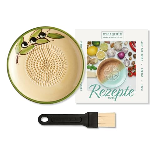 evergrate Keramikreibe im Motiv Olivia mit Küchenpinsel und Rezeptheft