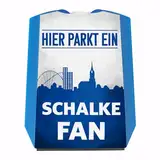 Hier parkt ein Schalke Fan Parkscheibe in Vereinsfarben mit zwei Einkaufswagenchips als Geschenk für Fußballfans die ihren Verein über alles lieben und überall verfolgen