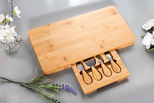 HomeZone Luxuriöses Käsebrett und Messerset aus Bambus – Wurstwaren-Geschenkset für Fleisch und Gemüse – Premium-Schneidebrett für Küche, Haus und Heim.