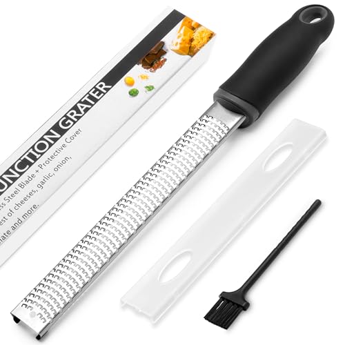 YC Kitchen Zester Reibe - Edelstahl Käsereibe, Parmesanreibe, Zitronenreibe, Muskatnuss Reibe, Ingwerreibe - Scharfer Klinge - Spülmaschinenfest, mit Schutzhülle & Reinigungsbürste