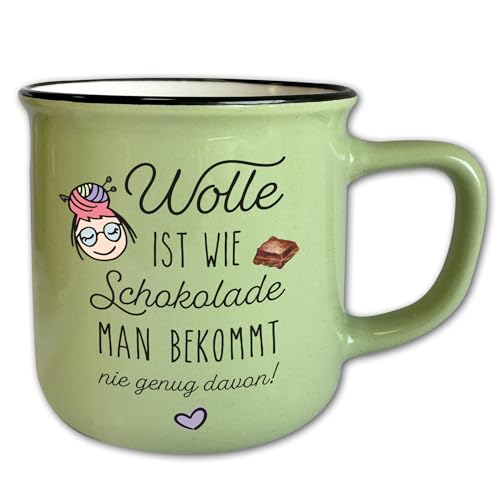 Frida's Wollhaus Tasse #2 Grün mit Spruch ″Wolle ist wie Schokolade...″ Motivtasse Vintage Geschenk Stricken Häkeln 330 ml
