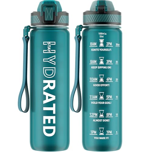 QLUR Trinkflasche, 1L BPA-Frei Tritan Wasserflasche mit Strohhalm, Trinkflasche Sport Auslaufsicher mit Zeitmarkierung und Bürste, Sportflasche für Fitness, Yoga, Seeufer Grün (1 Flasche)