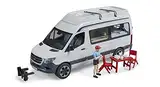 bruder 02672 - Mercedes-Benz Sprinter Camper mit Fahrer, Camping-Set, Geschirr - Wohnmobil Reisemobil Transporter Camper-Van Camping-Bus Fahrzeug