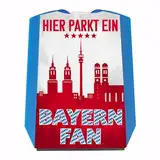 Hier parkt ein Bayern Fan Parkscheibe in Vereinsfarben mit zwei Einkaufswagenchips als Geschenk für Fußballfans die ihren Verein über alles lieben und überall verfolgen