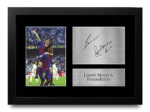 HWC Trading FR A4 Lionel Messi & Ronaldinho Barcelona Geschenke Gedrucktes Signiertes Autogramm Foto für Fußball Anhänger and Fans - A4 Gerahmt