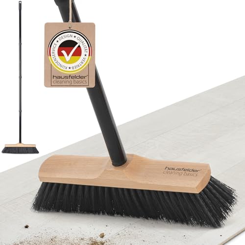 Hausfelder Besen mit Stiel, Zimmerbesen 30 cm breit, Kehrbesen mit weichen Borsten für innen, Stubenbesen und Haushaltsbesen Indoor