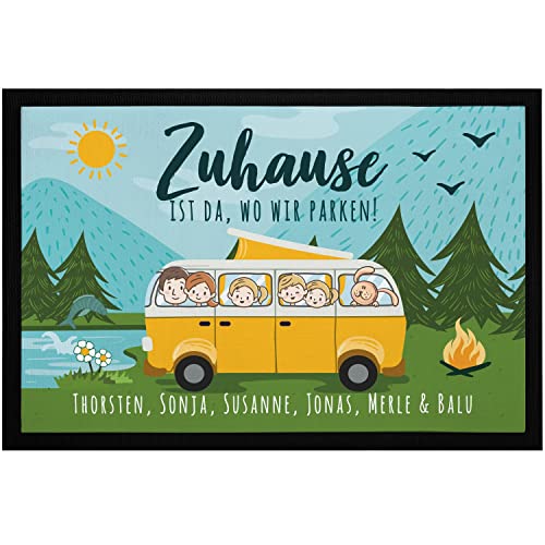 SpecialMe® Fußmatte Familie personalisierbar mit Namen und Figuren Zuhause ist da wo wir parken Geschenke Camping-Bus schwarz 60x40cm