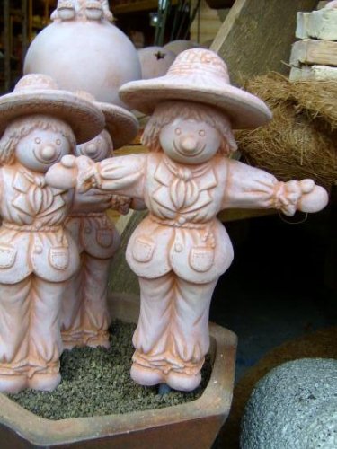 niedlicher Gartenwichtel als Vogelscheuche,Terracotta