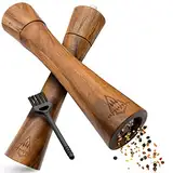 Schwarzwald Spirit Salz und Pfeffermühle Holz Groß (25,5cm) - 2er Set mit Pfeffer und Salzmühle - Gewürzmühle mit Keramikmahlwerk inkl. Reinigungspinsel, Rezeptbuch - Küchenhelfer Geschenkidee