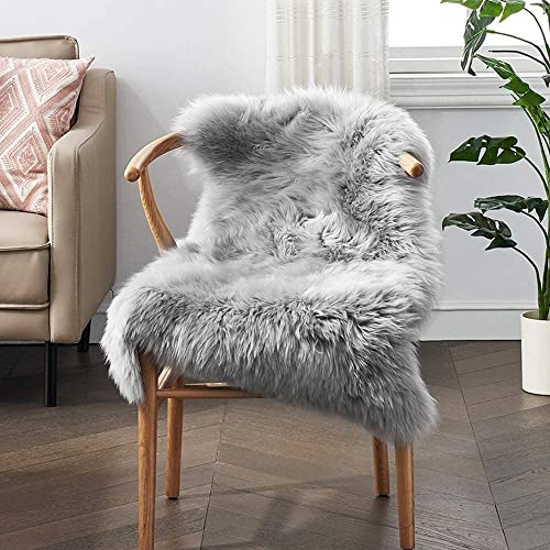 HEQUN Faux Lammfell Schaffell Teppich Kunstfell Dekofell Lammfellimitat Teppich Longhair Fell Nachahmung Wolle Bettvorleger Sofa Matte (50 x 80 cm, Grau