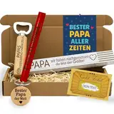 Papa Geschenkset zum Vatertag Geburtstag Männer – Geschenkbox mit Zollstock, Flaschenöffner, Schlüsselanhänger, Bleistift, Rubbelkarte & Fotokarte – Lustige Geschenke für Männer & Väter