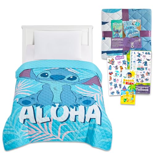 Disney Stitch Tagesdecke Twin Set für Kinder – Bündel mit Lilo und Stitch gesteppte Tagesdecke für Doppelbett plus Aufkleber, mehr | Stitch Twin Bettwäsche-Set für Jungen, Mädchen