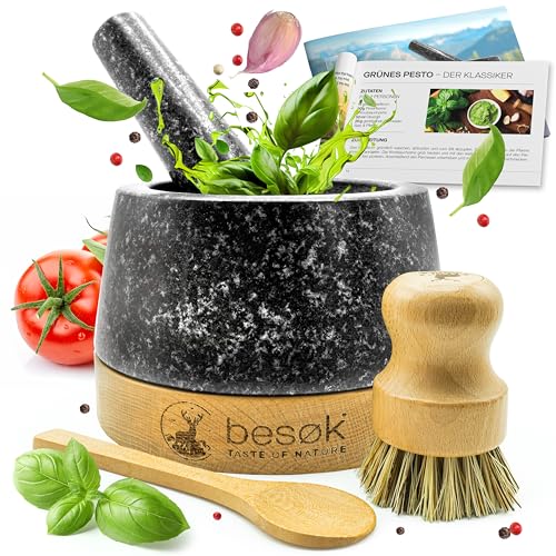 besok Mörser mit Stößel aus natürlichem Granit mit Holzlöffel, Reinigungsbürste, Pesto Rezeptheft und stabilem Eichenholz-Sockel – 350 ml Granitmörser mit extra langem Stößel