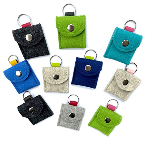 LUNA Halsbandtasche aus Wollfilz für Hundemarke, Steuermarke, Tassomarke, Einkauschip, Tile Chip und AirTag von Apple | Handmade by Manufactica®